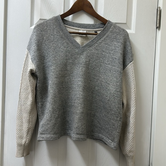 Cabi Fusion V-Neck Cropped Sweatshirt with Cable Knit Sleeves - Picture 2 of 10